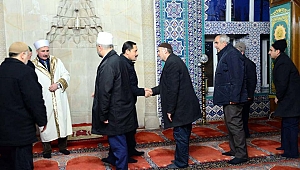 VALİ, CAMİLERDEN ÇIKMIYOR!