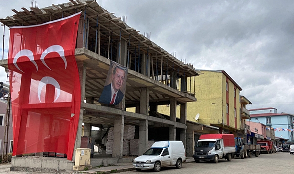 REİS, ÜÇ HİLALİN GÖLGESİNDE