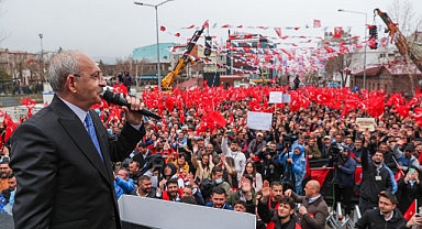 KILIÇDAROĞLU, "DEMOKRASİ GELİNCEYE KADAR BU MÜCADELENİN ÖNCÜSÜ OLACAĞIZ"
