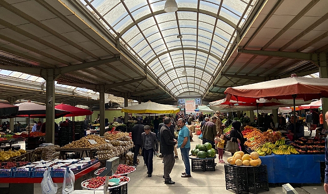HALK PAZARINDA BAYRAM YOĞUNLUĞU YAŞANIYOR