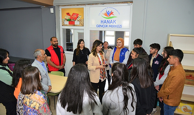 ZEHRA MİNE ÖNER HANAK İLÇESİNİ ZİYARET ETTİ