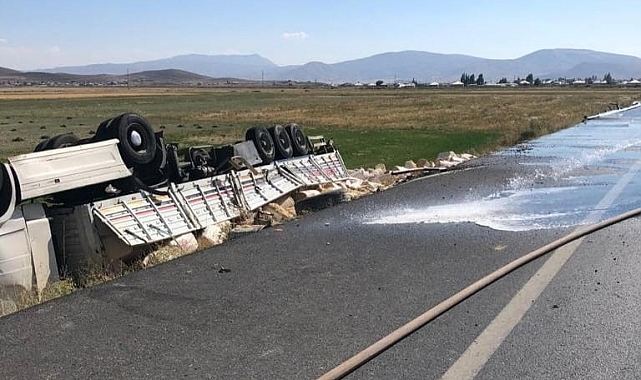 Saman yüklü tır devrildi: 1 yaralı