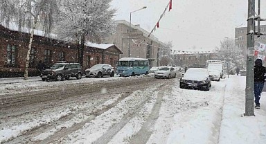 Ardahan baharda kışı yaşıyor