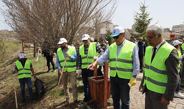 Başkan Demir'in öncülüğünde bahar temizliği devam ediyor
