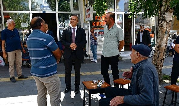 Vali Çiçek, halkla iç içe olmaya devam ediyor