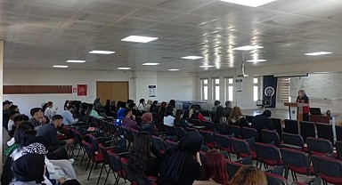 Ardahan Üniversitesi öğrencilerine "Bağımlılıkla Mücadele" eğitimi verildi