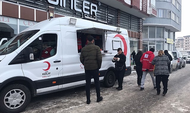 Kızılay’dan soğuk havada sıcak ikram