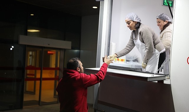 Çekmeköy Belediyesi'nden sıcak çorba ikramı