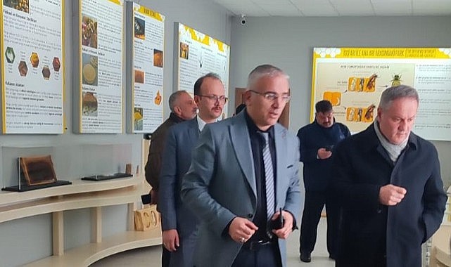 Tarım daire başkanı, arı müzesini gezdi