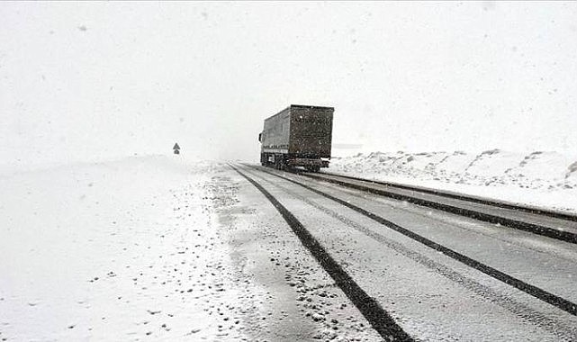 Ardahan-Şavşat kara yolu tır geçişine kapatıldı