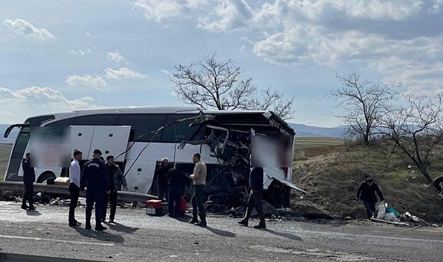 Ardahan yolcu otobüsü kaza yaptı: 11 yaralı