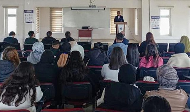 Çıldır'da "Gençlik ve İman" Konferansı düzenlendi