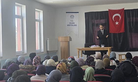 Çıldır İlçe Müftülüğü, 8 Mart'ı kadınların eğitimine dikkat çekerek kutladı