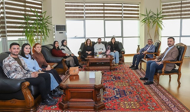 Öğrenciler ziyaret etti, Rektör Biber’in gitmemesi Üniversiteyi karıştırdı