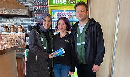 Yeşilay Ardahan, 8 Mart'ta çalışan kadınları ziyaret etti