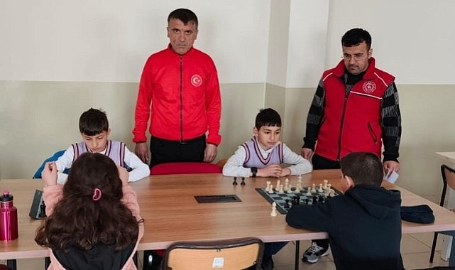 Çıldır'da 23 Nisan'a özel satranç turnuvası düzenlendi