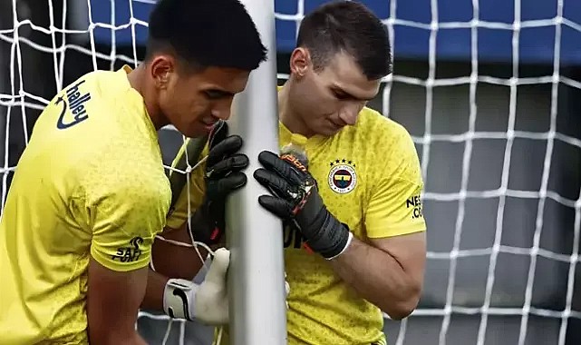 Fenerbahçe'de neler oluyor? İki kalecinin birden bileti kesildi