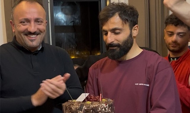 Galibiyeti doğum günü pastasıyla kutladılar