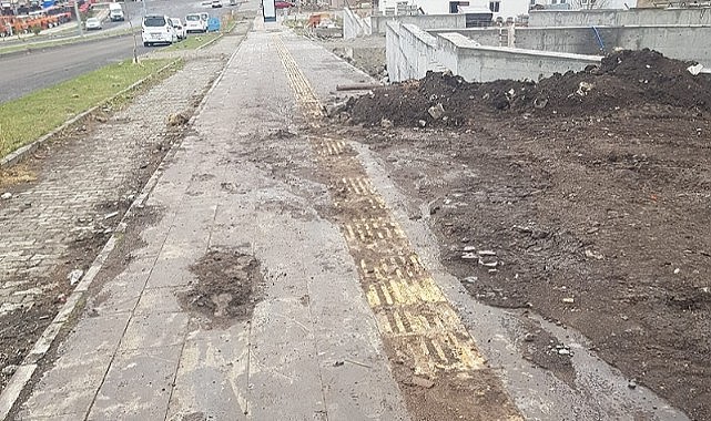 Kaldırımlar çamur deryasına döndü