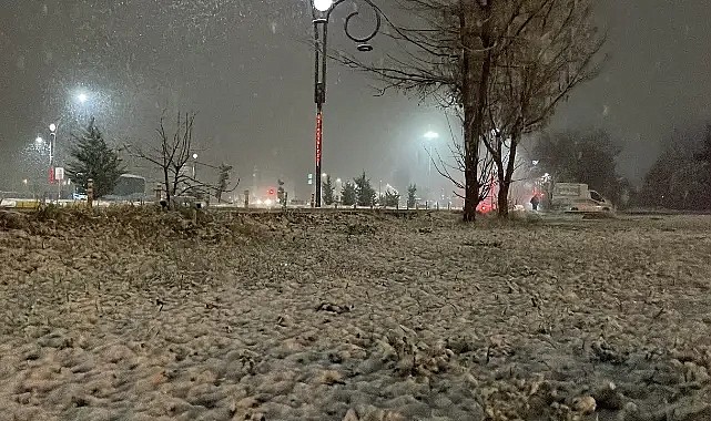 Sivas’ta Nisan ayında 10 santimetre kar yağdı