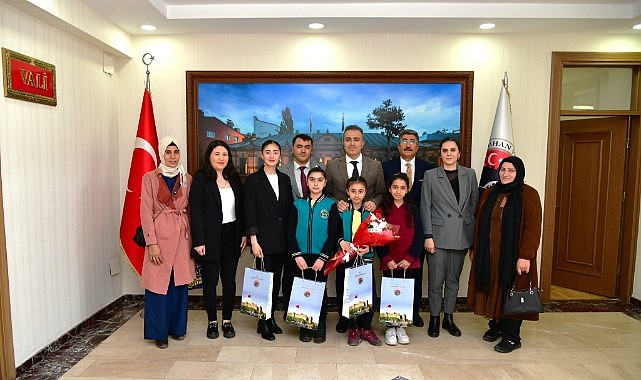 Vali Çiçek’ten kitap sevgisine tam destek