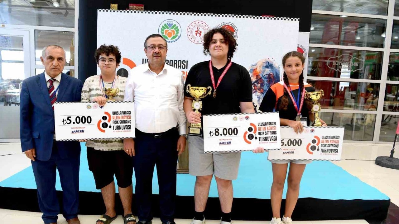8. Uluslararası Altın Kayısı Satranç Turnuvası ödül töreni gerçekleştirildi