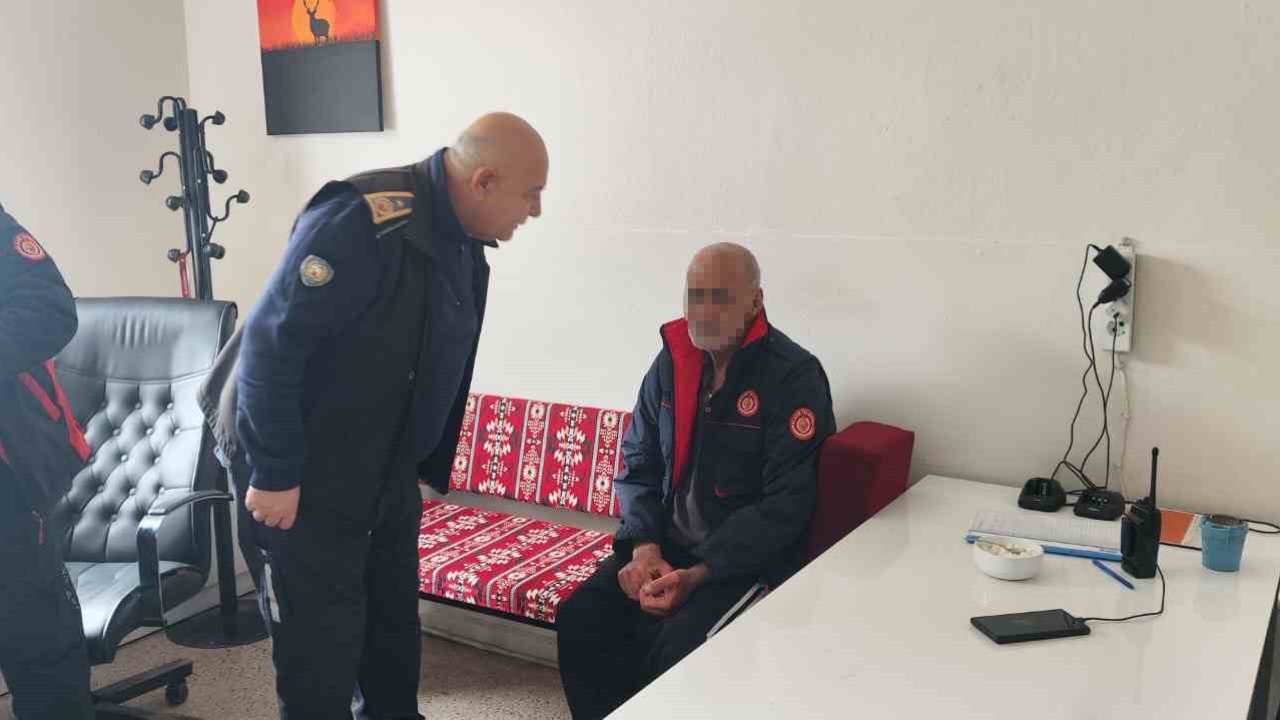 Elazığ’da donmak üzere olan vatandaşın yardımına itfaiye yetişti
