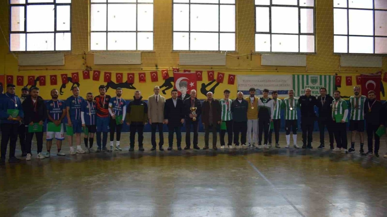 Şenkaya’da salon futbolu coşkusu
