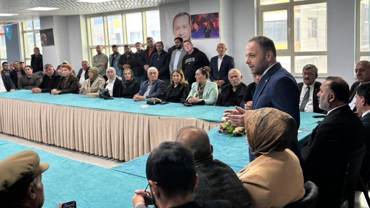 AK Partinin bayramlaşma programına yoğun ilgi: Parti Binası Vatandaşlarla Doldu Taştı