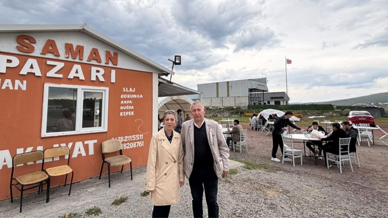 Akçay ailesinden topluma örnek davranış: öğrencilere aile ortamında bayram sofrası
