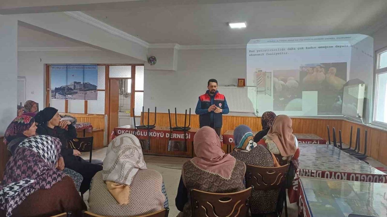 Arpaçay’da kadın üreticilere kaz yetiştiriciliği eğitimi