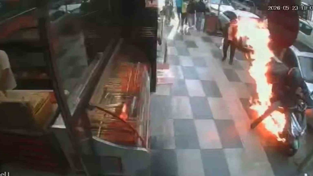 Elazığ’da marşa bastığı anda motoru alev aldı: O anlar kamerada