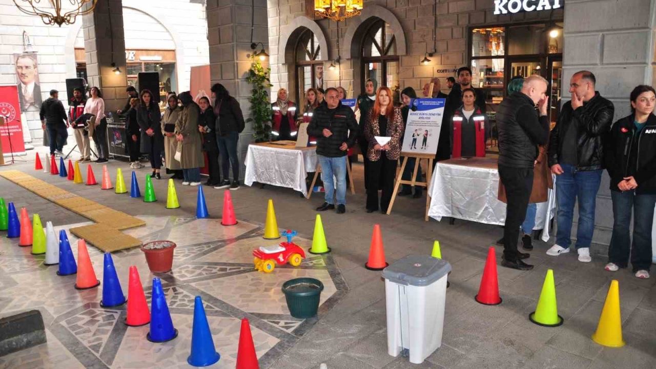 Kars’ta Engelliler Haftası’nda duygulandıran farkındalık etkinliği: "Kalbinle ve Ellerinle Hisset"