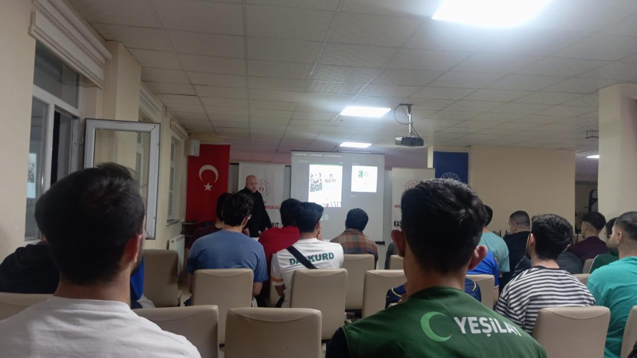Yeşilay öğrencilerle buluştu