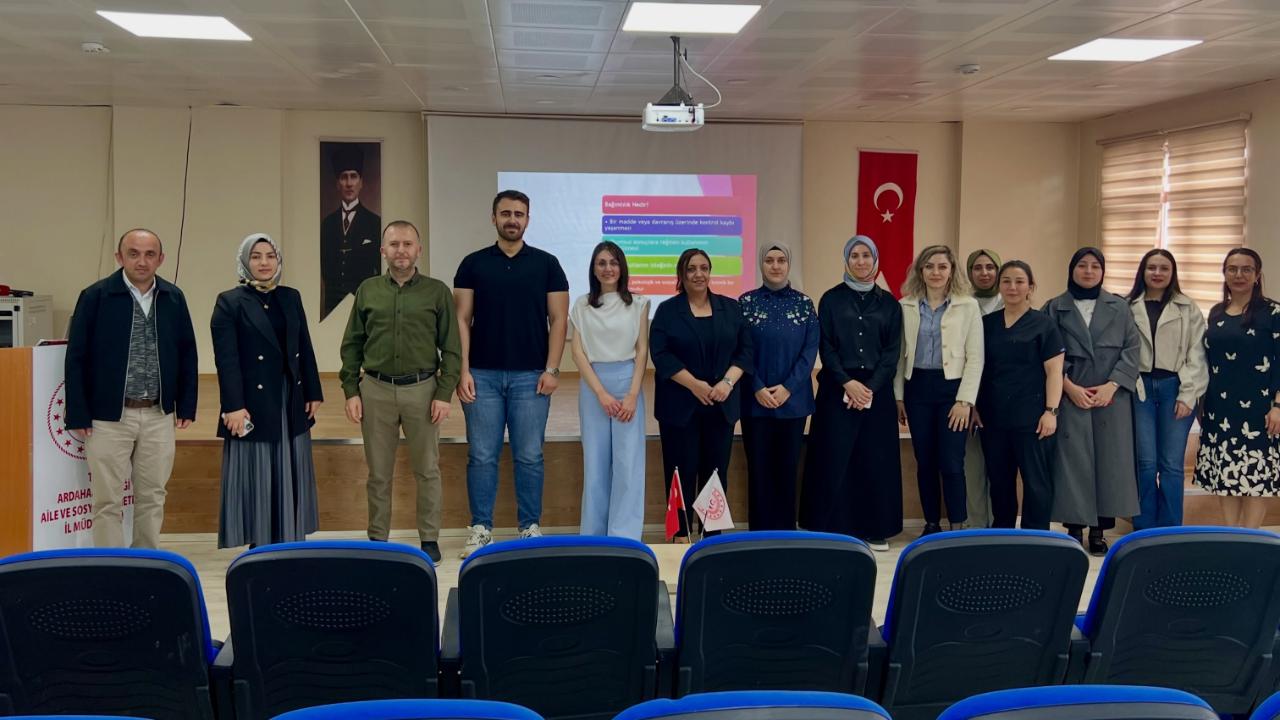 Bağımlılıkla mücadelede personele eğitim