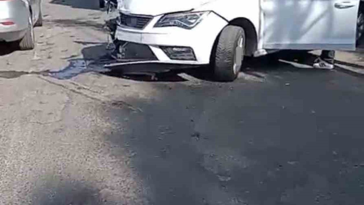 Bingöl’de iki otomobil çarpıştı: 2 kişi yaralandı