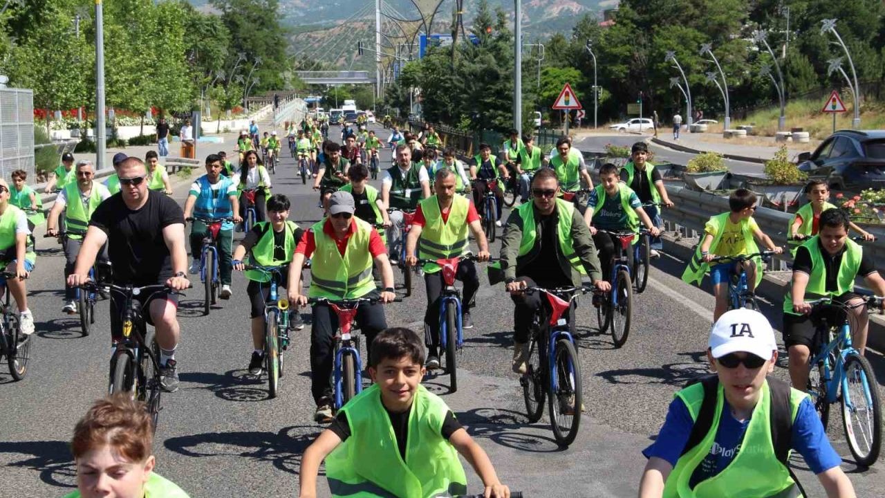Bingöl’de onlarca kişi sağlıklı yaşam için pedal çevirdi