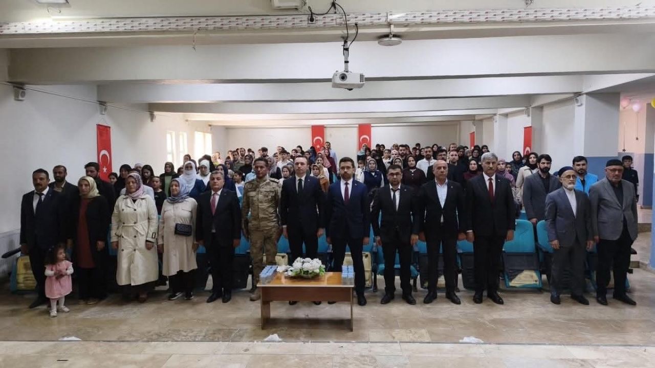 Çaldıran’da 4-6 yaş Kur’an kursu öğrencilerinin mezuniyet coşkusu