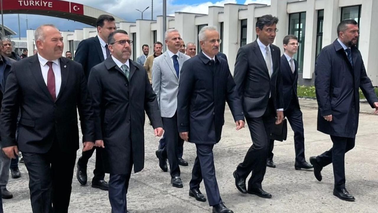Ulaştırma Bakanı Uraloğlu Çıldır’ı ziyaret etti