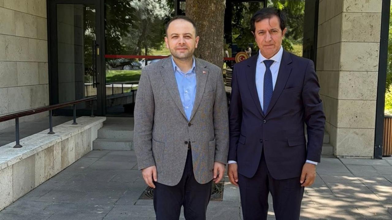 Vekil Mesafe Koydu: Rektörün Suyu Isındı!