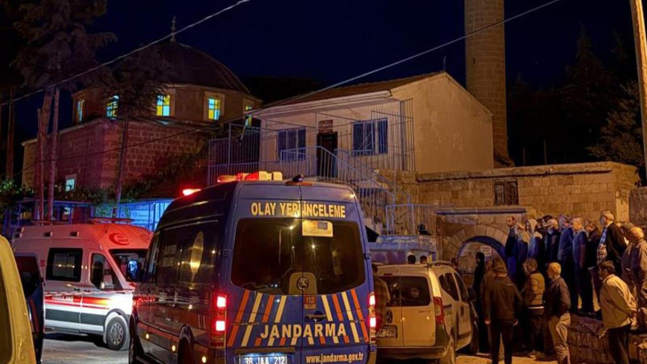 Yatsı namazı öncesi cami cemaatine bıçaklı saldırı!