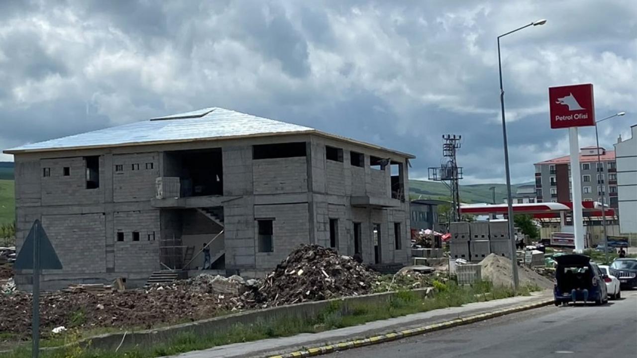 Baro’nun Milyonluk Hizmet Binası Sınıfta Kaldı