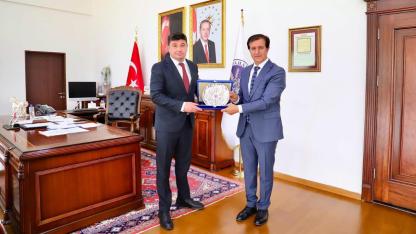 Başkonsolos Aliyev’den Rektör Emiroğlu’na Veda Ziyareti