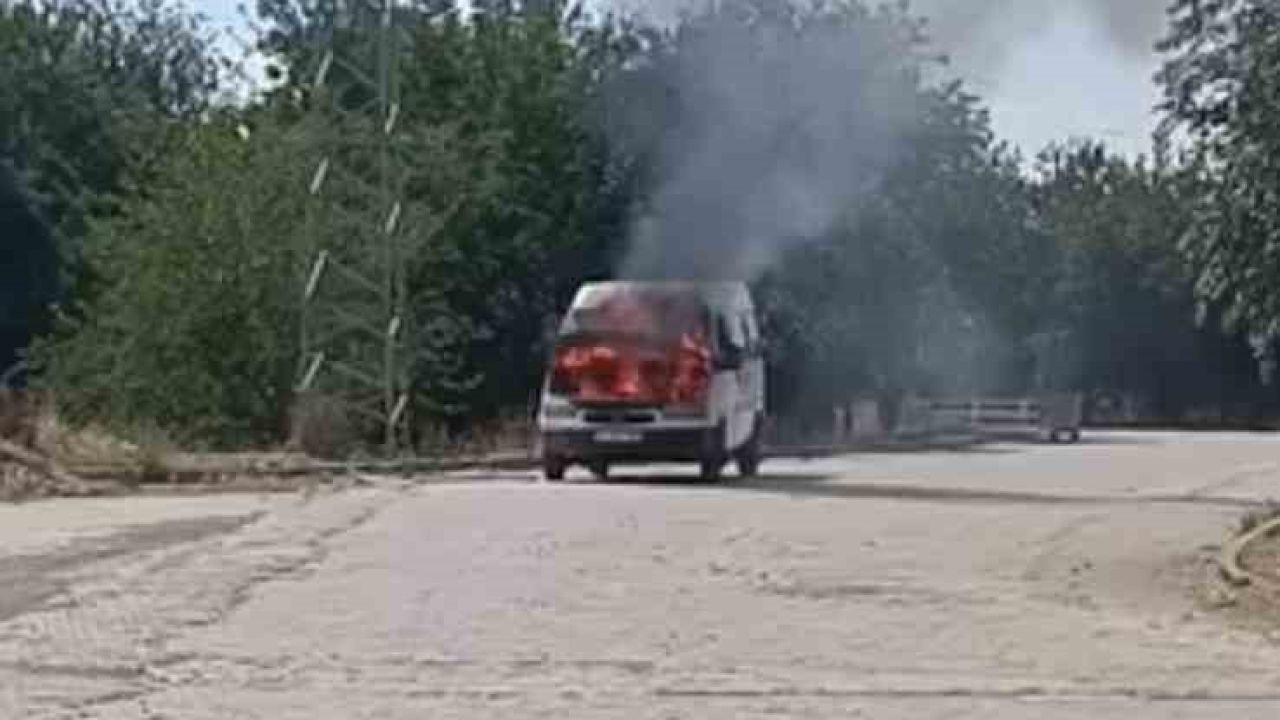 Elazığ’da minibüs yangını