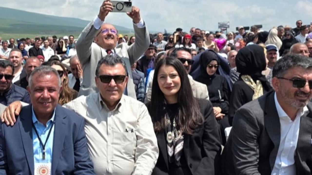 Hoçvan’da Başkan Demir’e Yoğun İlgi!