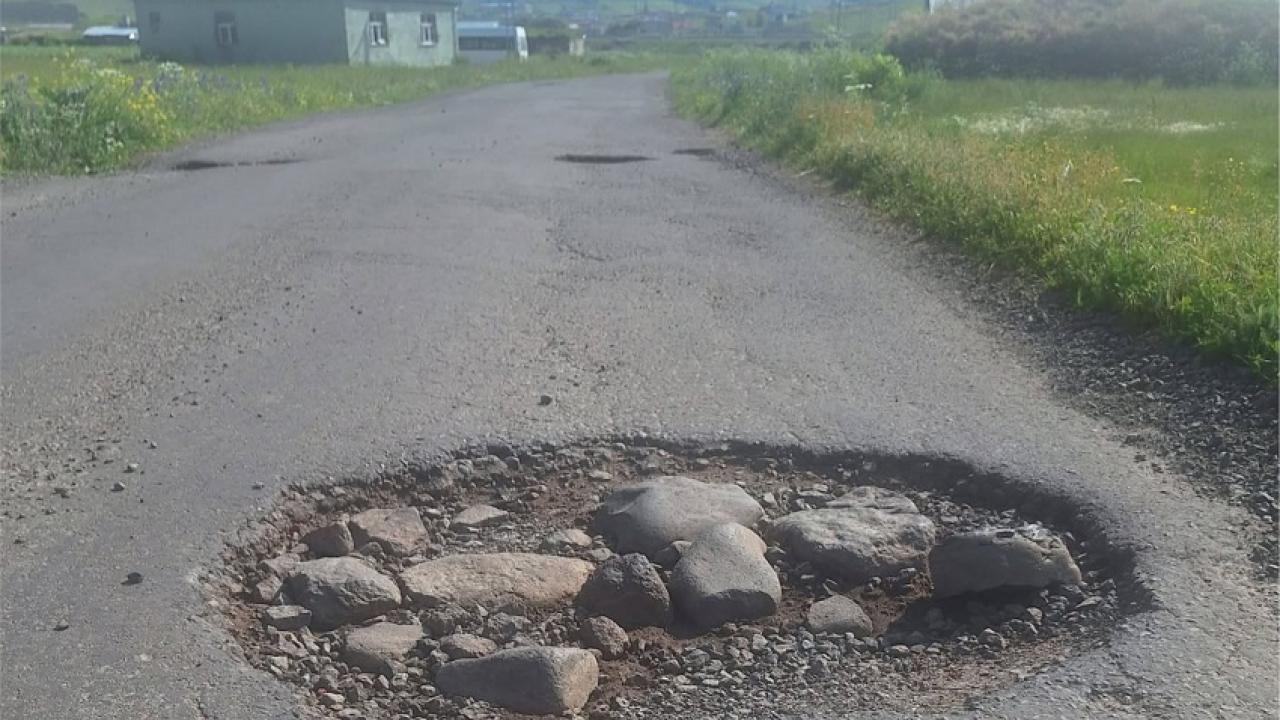 Köy Yolları Artık Yama Bile Tutmuyor!