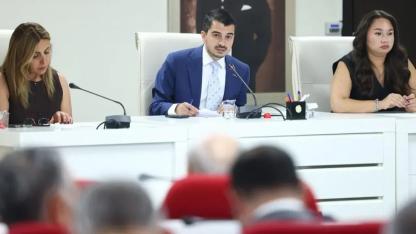 Tarihi zirve sırasında tatilde olduğu iddia edilen belediye başkanı sessizliğini bozdu