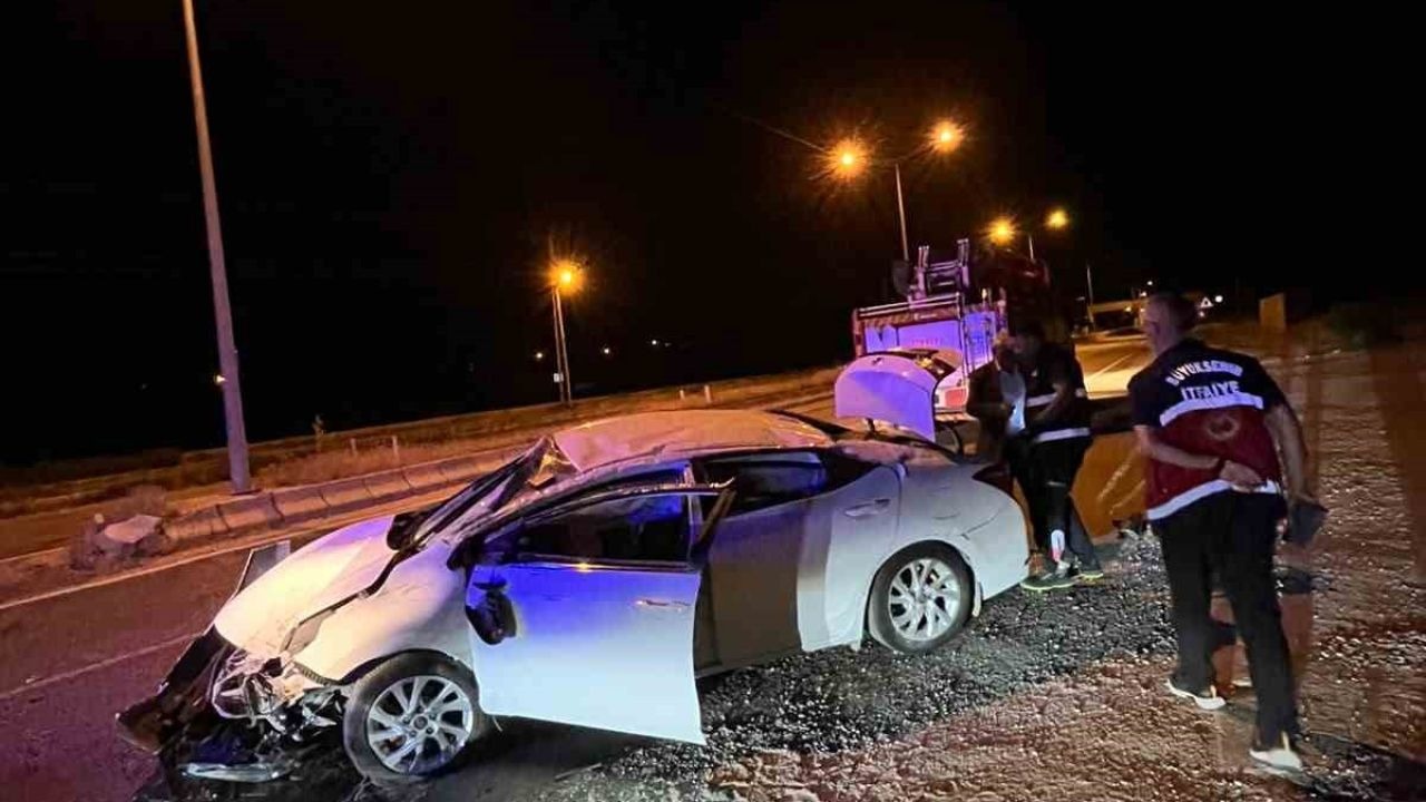 Van’da kaza yapan otomobilin bagajından çok sayıda bira kutusu çıktı