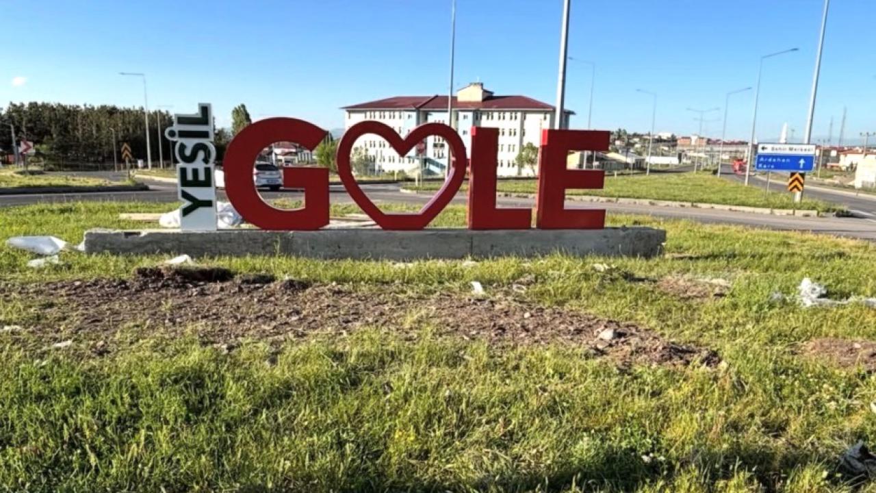 Yeşil Göle’ye Kalp Geldi